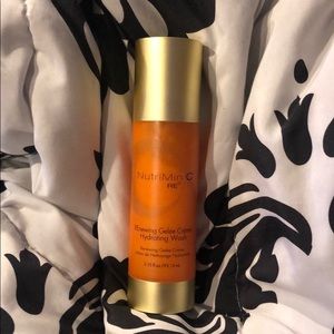 NutriMin C RE9 REnewing Gelee Creme Hydrating Wash